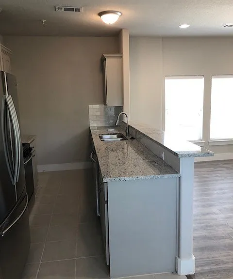 1121 Bernard St #102 — Photo 2