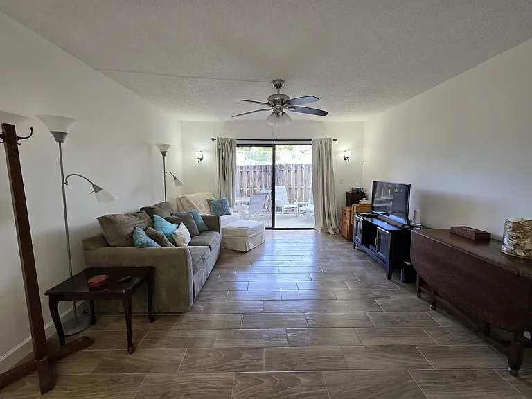 3402 Gardens East Dr #14A — Photo 3