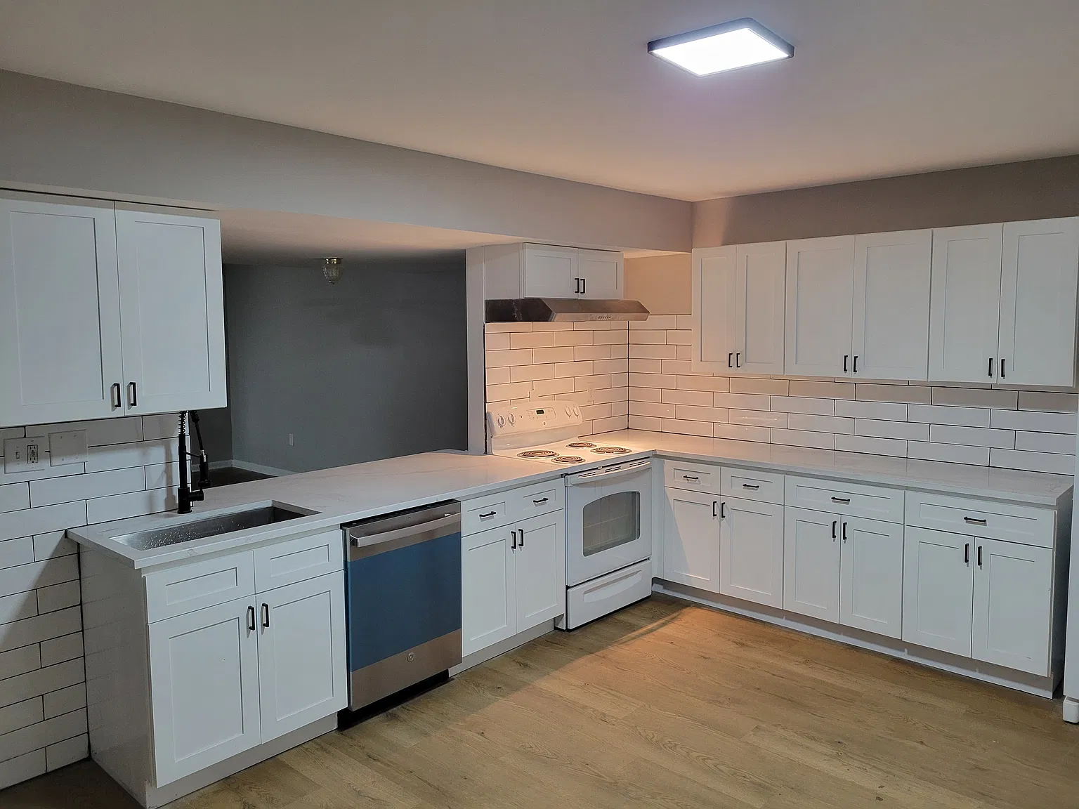 2 bed, 1300 sqft, $2,190 — Photo 2