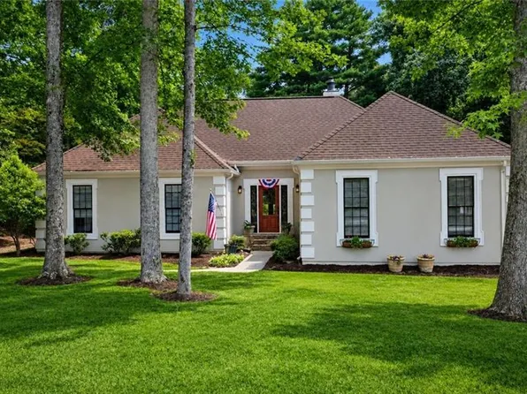 4380 Dunmore Rd NE, Marietta, GA 30068