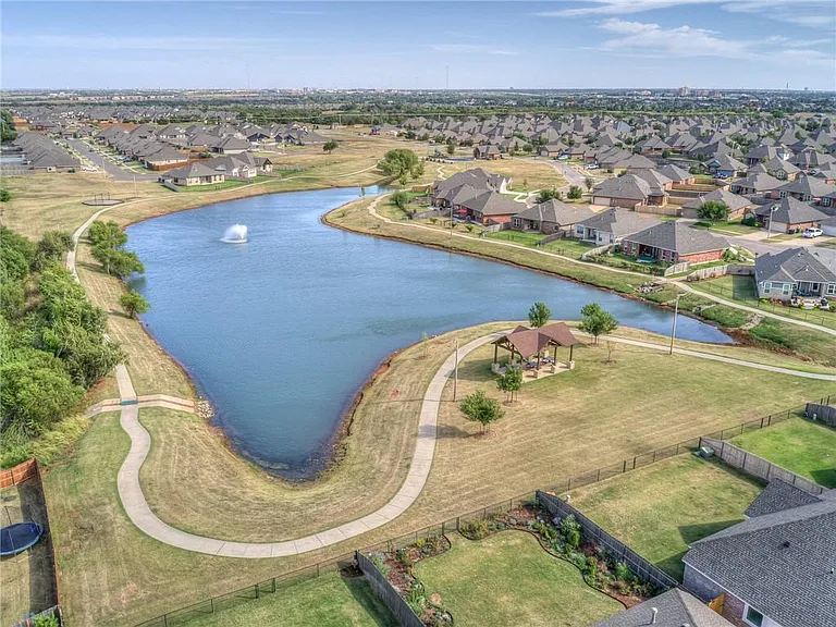 15809 Capri Ln — Photo 30