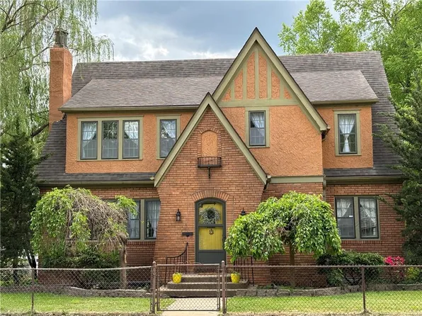 2702 Faraon St, Saint Joseph, MO 64501