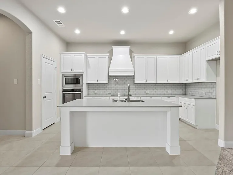 1316 Hudson Ln — Photo 9