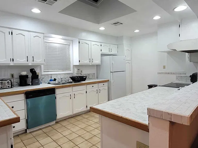 1612 Helena Dr — Photo 2
