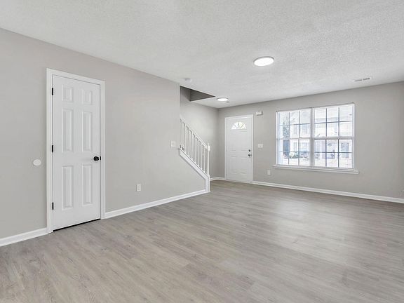 3rd image of 68 Buff St