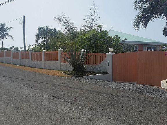 Road side wall
