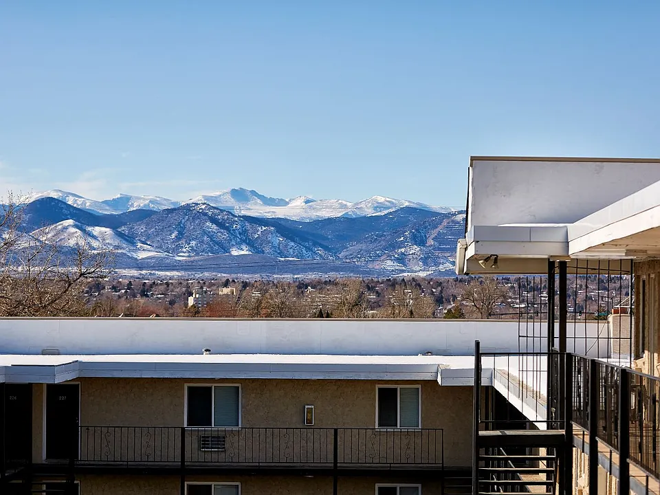 Parkland Square Apartments