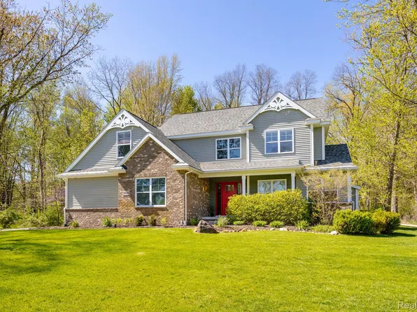 5835 Cowell Rd, Brighton, MI 48116