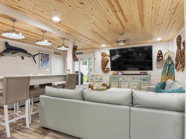 7013 S Lagoon Dr, Panama City Beach, FL 32408
