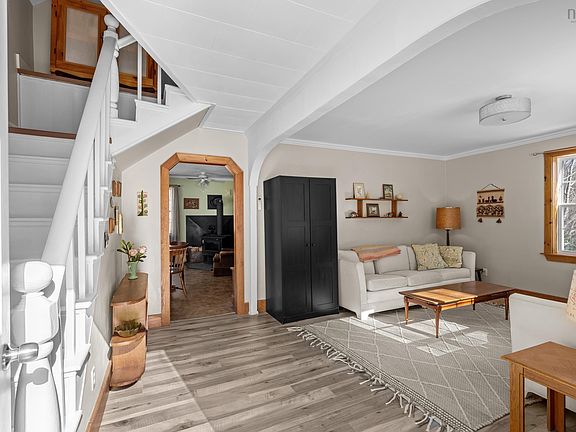 2nd image of 481 Conquerall Rd