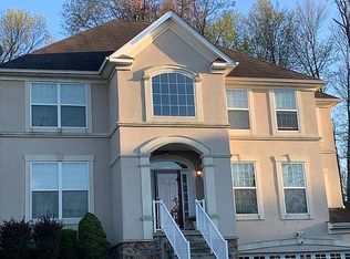1 Blossom Ct, Walden, NY 12586