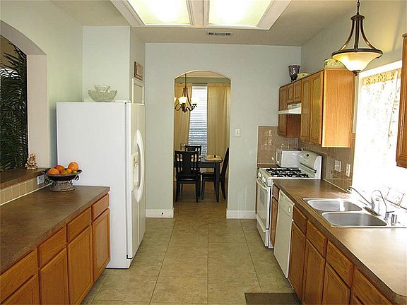 3rd image of 16922 Fairway Glen Ln