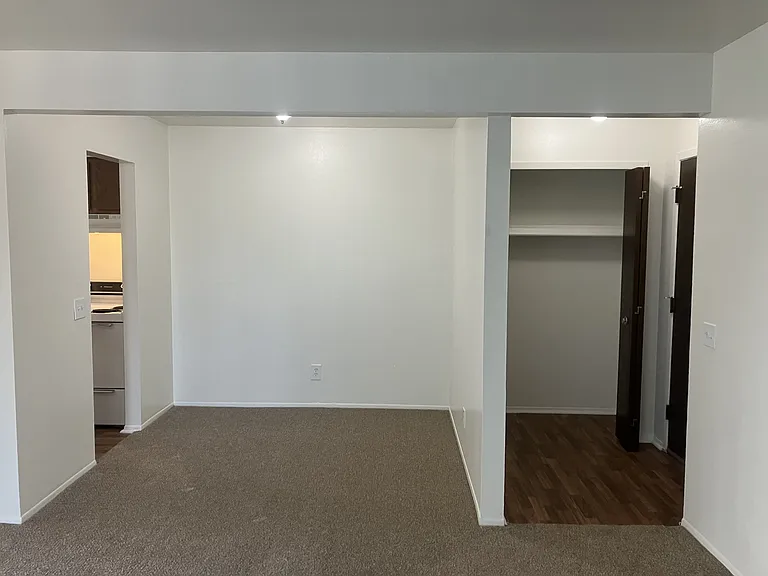 Windsor Place Apartments — Photo 151