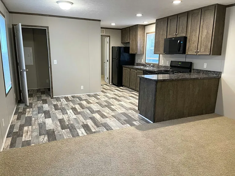 488 Linda Ln — Photo 3