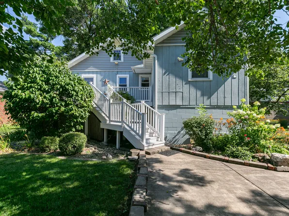 1703 S Shore Dr, Moline, IL 61265