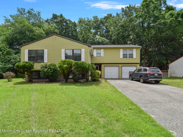 16 Colonial Court, Howell, NJ 07731