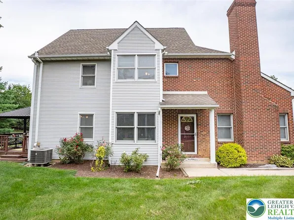8041 Cross Creek Cir, Breinigsville, PA 18031