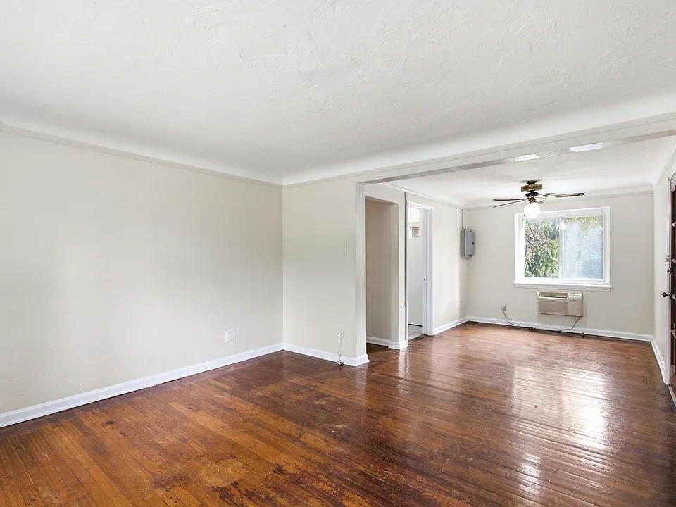 2715 Noble Rd #102