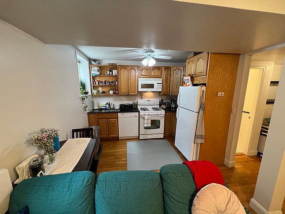 4th image of 80 Sutherland Rd APT 3A