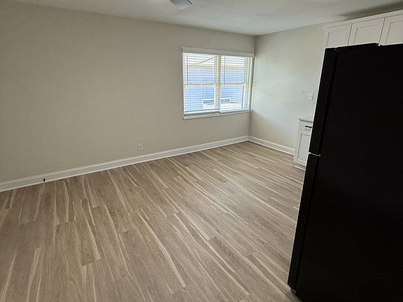 3rd image of 201 E Ocean View Ave APT 4