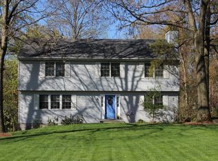 22 Round Tree Ln, Montrose, NY 10548