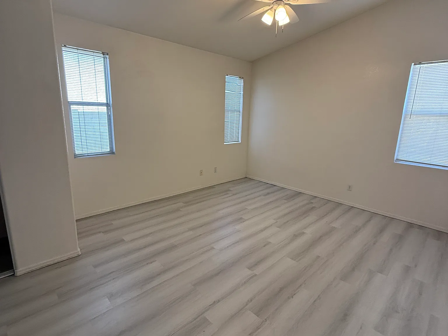 4 bed, 2.5 bath, 1917 sqft, $2,300 — Photo 4