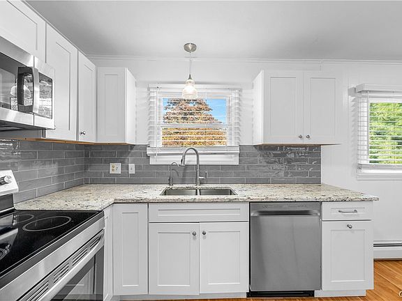 3rd image of 2 Hilltop Rd