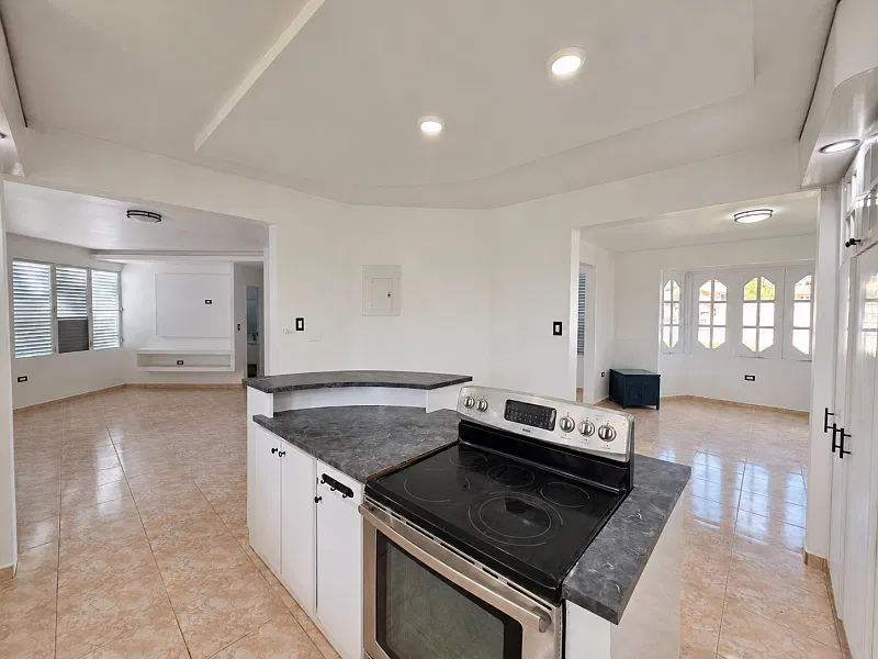 4 bed, 3.0 bath, 2000 sqft, $2,500 — Photo 4