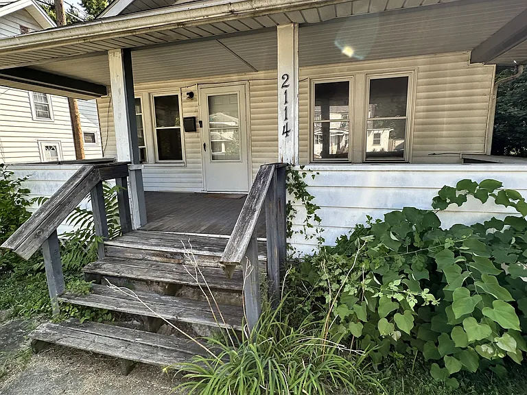 2114 High St — Photo 1