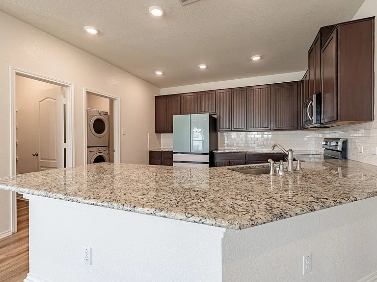637 Landon Samuel Loop — Photo 10