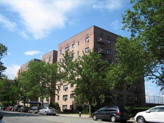 2nd image of 2950 137th St APT 2G
