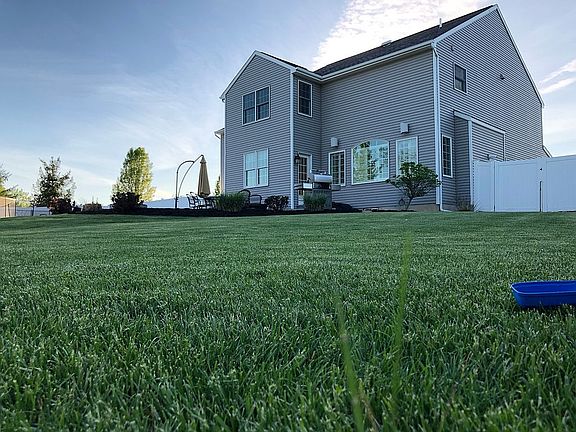 3rd image of 8 Parkway Cir