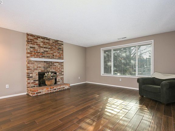 5th image of 2411 SE 138th Ct
