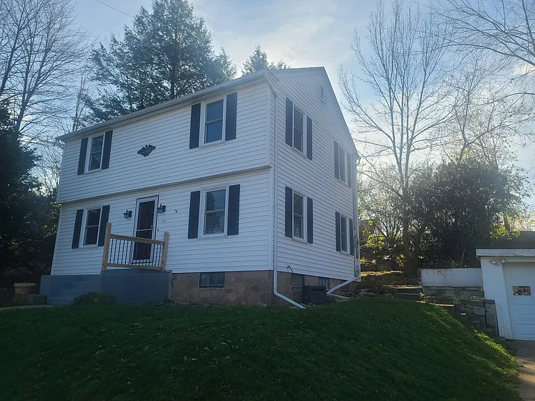 330 Drake St — Photo 18