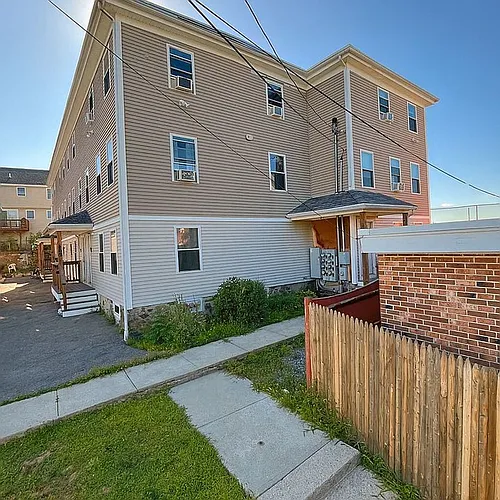 462 Fletcher St Photo 1