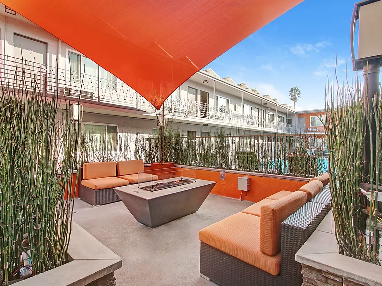 Twin Palms — Photo 21