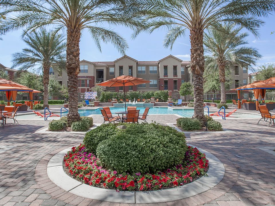 Resort Style Pool and Spa at Sonata Apartments