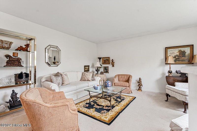 4th image of 100 Hillcrest Avenue