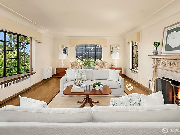 4th image of 4415 52nd Avenue NE