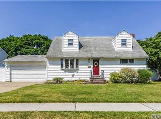 44 Armon Dr, Bethpage, NY 11714