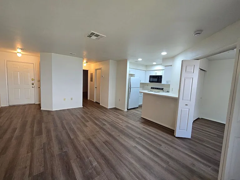 2180 Pinetop Ln #106 — Photo 7