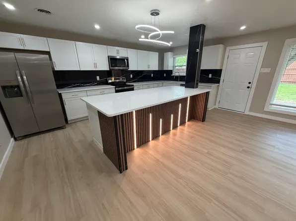 302 N Cottonwood Dr, Richardson, TX 75080