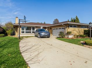 49 Deerpath Ln, La Grange Park, IL 60526