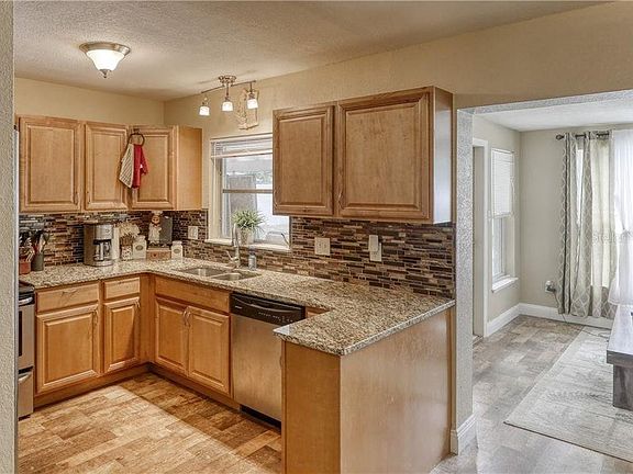 4th image of 101 Essex Ct