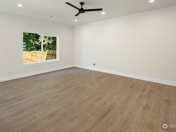 5th image of 12839 9th Avenue SW #A