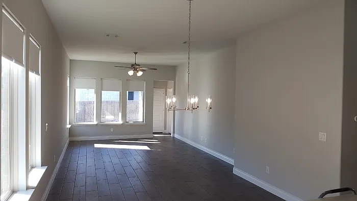212 Freeman Loop — Photo 5