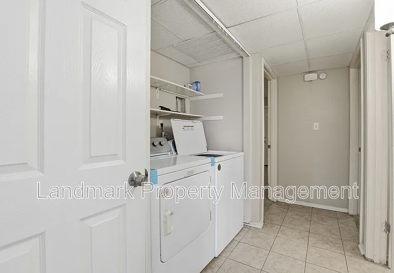 6811 Trail Lake Dr — Photo 17