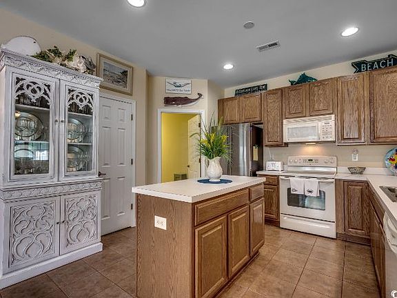 3rd image of 618 Botany Loop #618