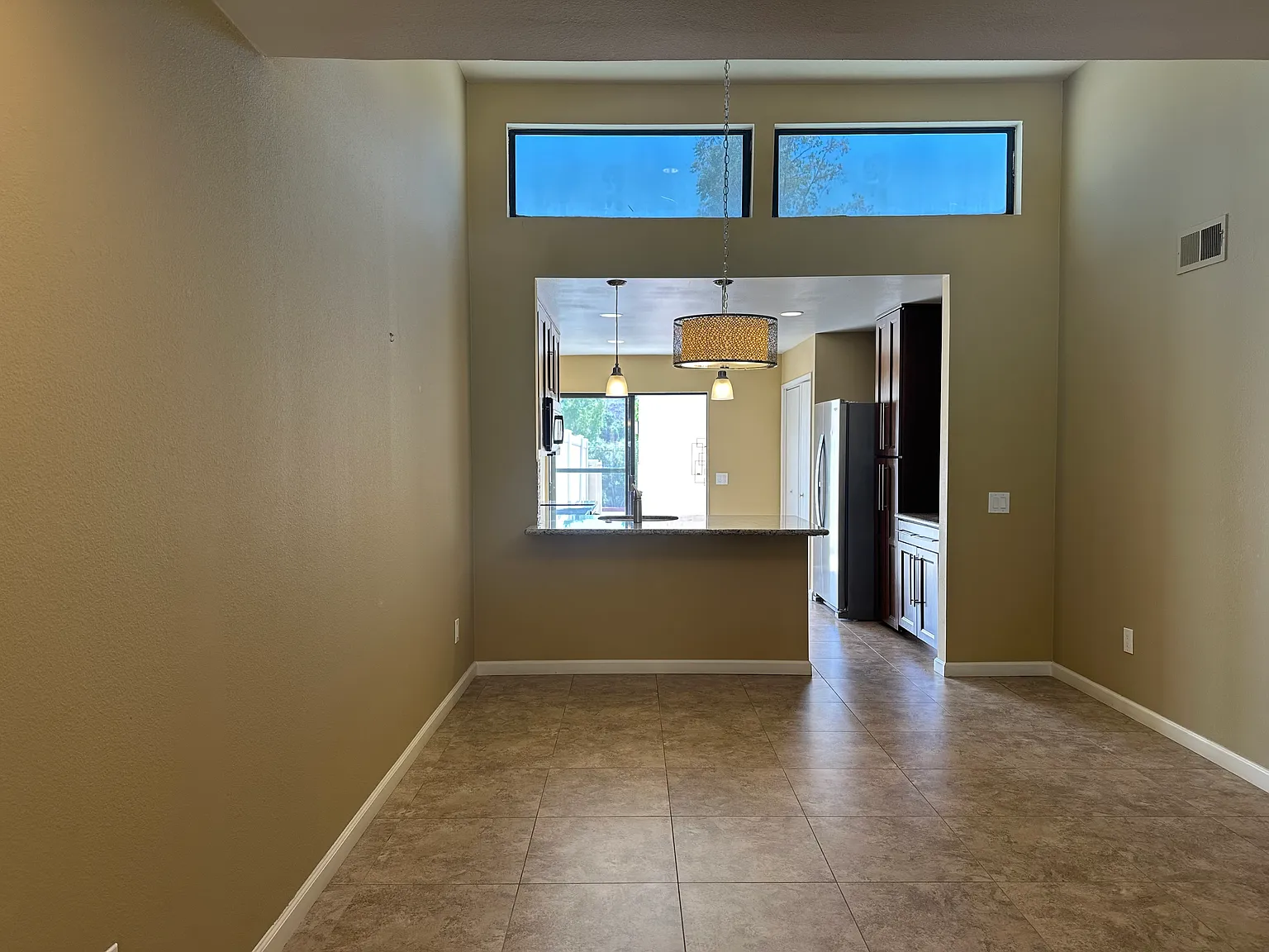 2 bed, 1032 sqft, $2,400 — Photo 3