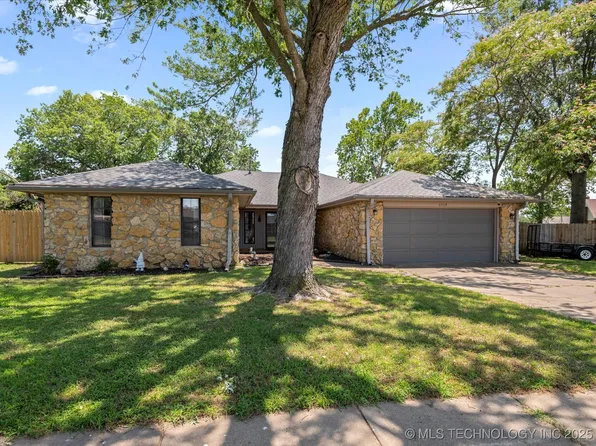 6409 Trail Dr, Bartlesville, OK 74006